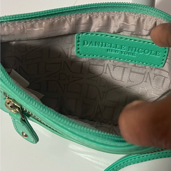 Danielle Nicole Vibrant Green Crossbody Bag with Adjustable Strap - Picture 3 of 4